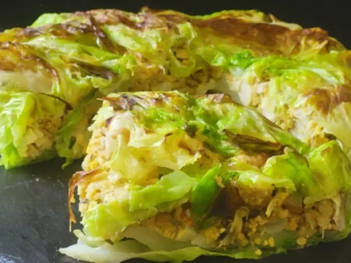 La torta di verza medievale vegana in scrigno (Torta de Caulis)