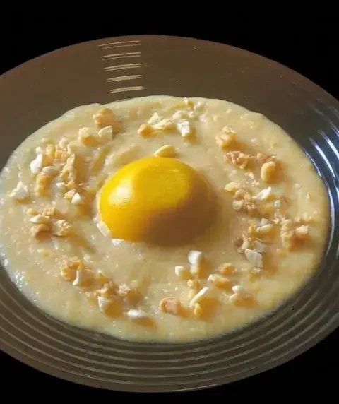 L'uovo vegano di zucca e cannellini su crema di patate affumicate