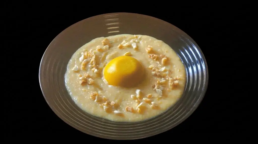 L'uovo vegano di zucca e cannellini su crema di patate affumicate