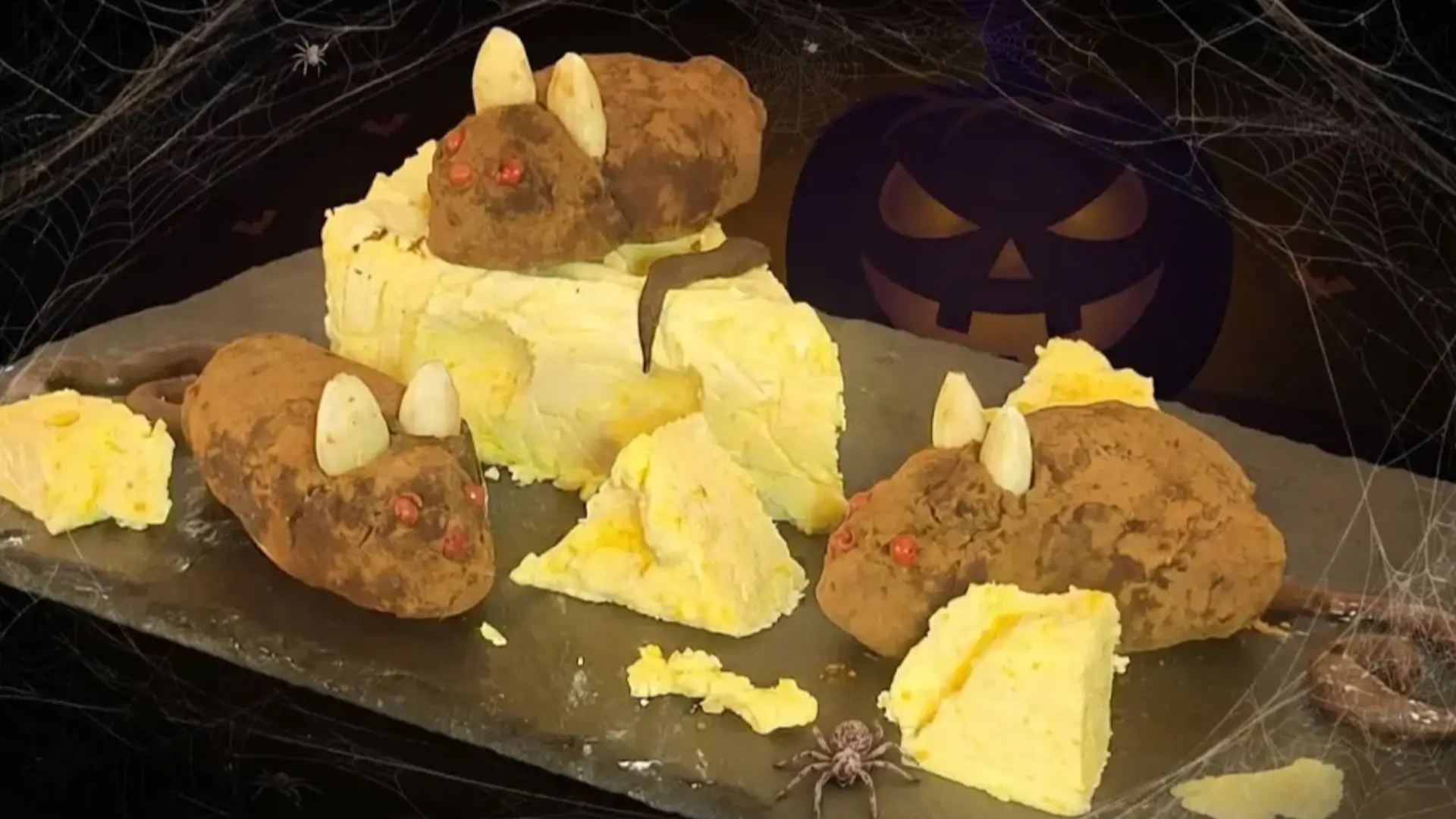 Dolcetto o scherzetto?Mousse dolce al limone e topolini di cioccolato