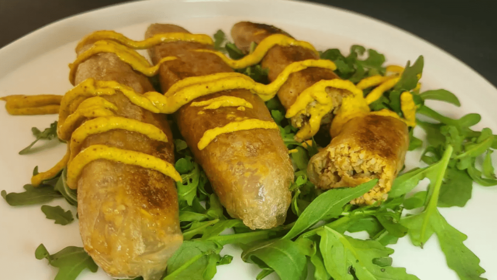 Farcimina medievali : squisite salsicce preparate con farro in versione vegana e moderna