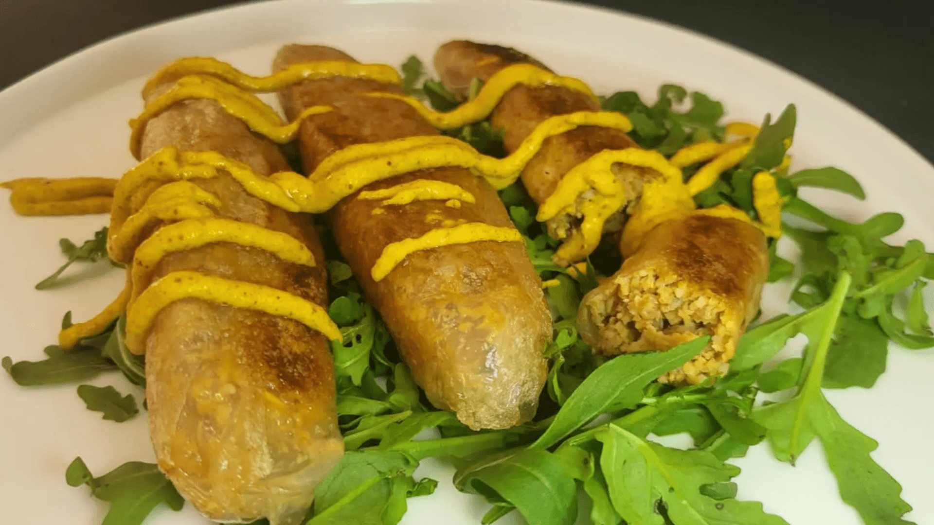 Farcimina medievali : squisite salsicce preparate con farro in versione vegana e moderna